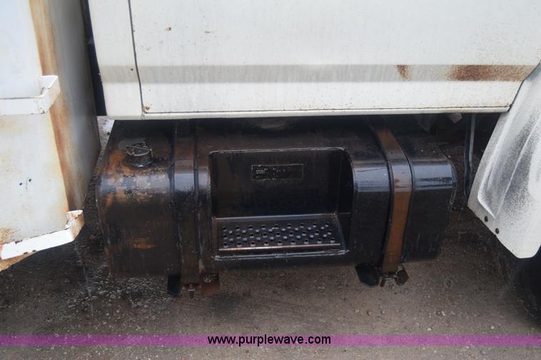 image for item J7808 1981 Ford F700 fuel truck