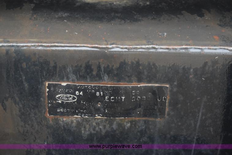 image for item J7808 1981 Ford F700 fuel truck