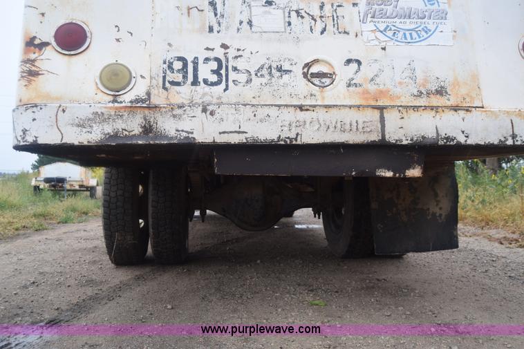 image for item J7808 1981 Ford F700 fuel truck