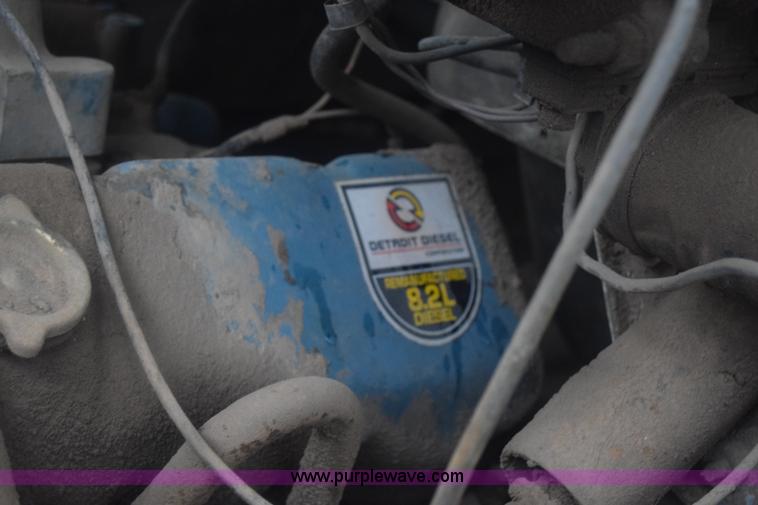 image for item J7808 1981 Ford F700 fuel truck