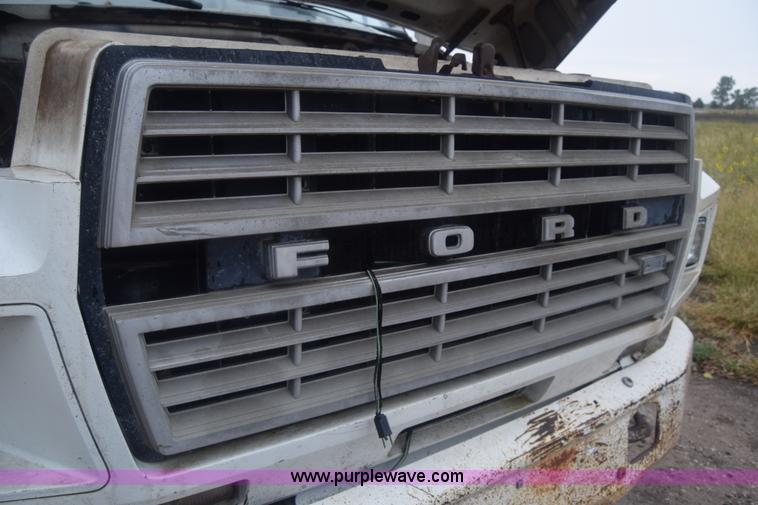 image for item J7808 1981 Ford F700 fuel truck