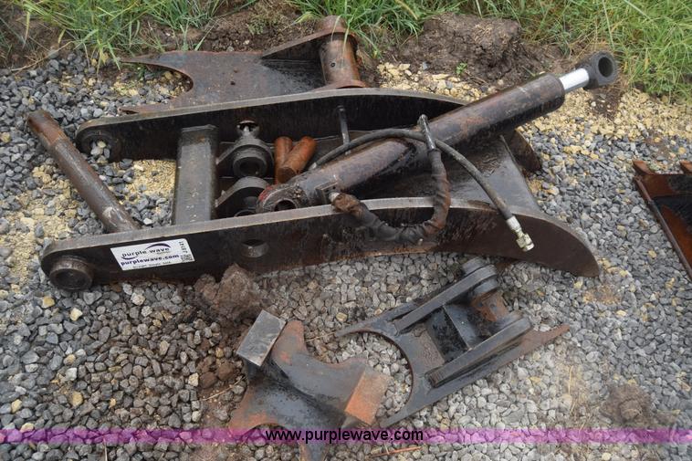 image for item J8141 Amulet excavator thumb