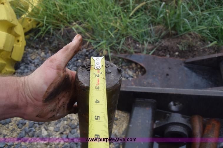 image for item J8141 Amulet excavator thumb