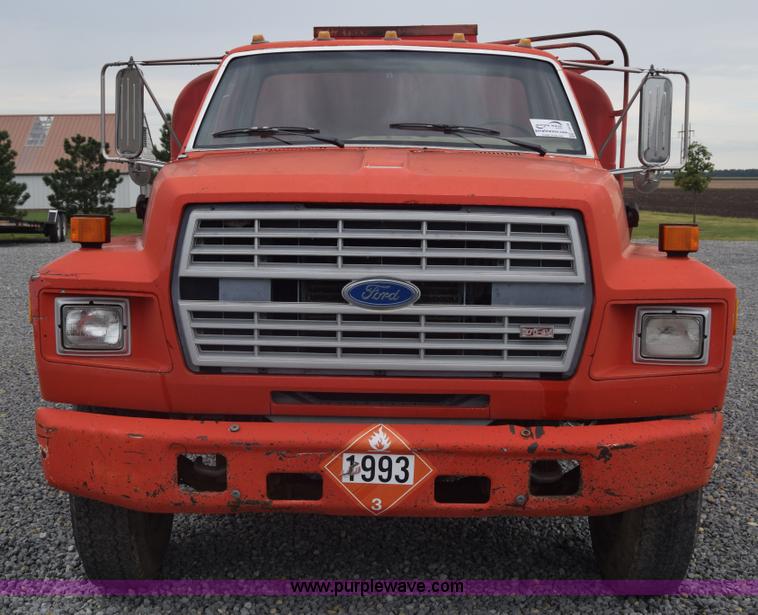 image for item J8188 1985 Ford F700 fuel truck