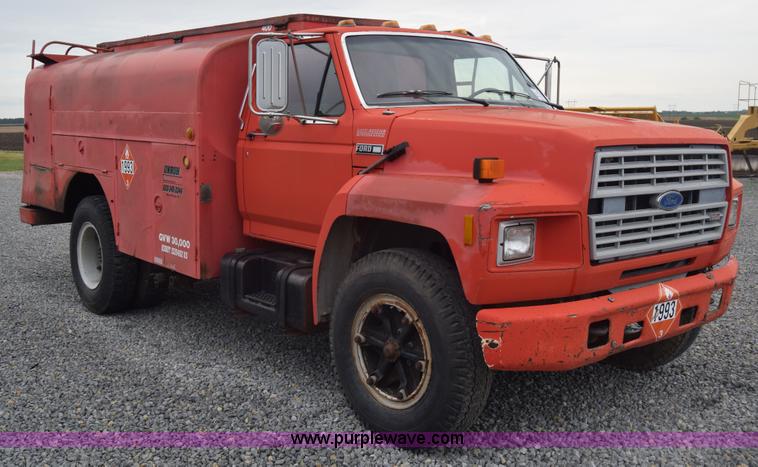 image for item J8188 1985 Ford F700 fuel truck