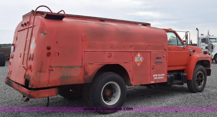 image for item J8188 1985 Ford F700 fuel truck