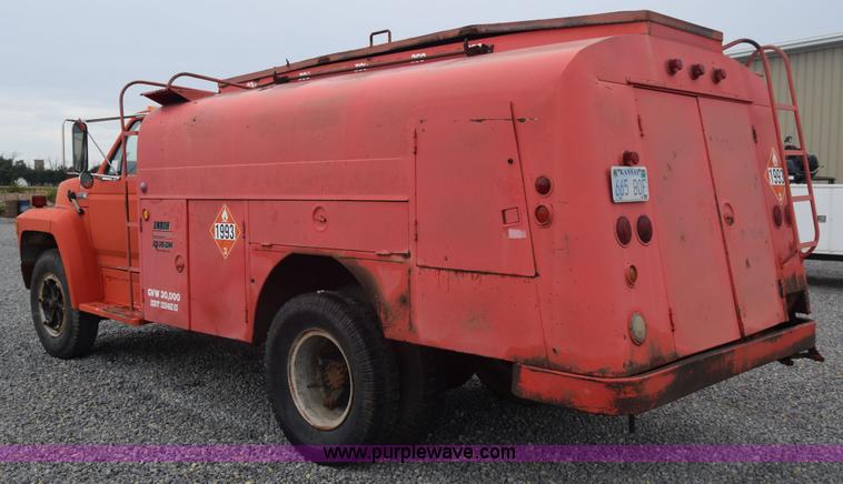 image for item J8188 1985 Ford F700 fuel truck