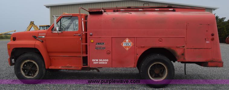 image for item J8188 1985 Ford F700 fuel truck
