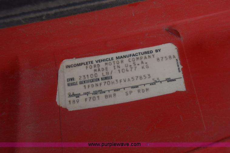 image for item J8188 1985 Ford F700 fuel truck