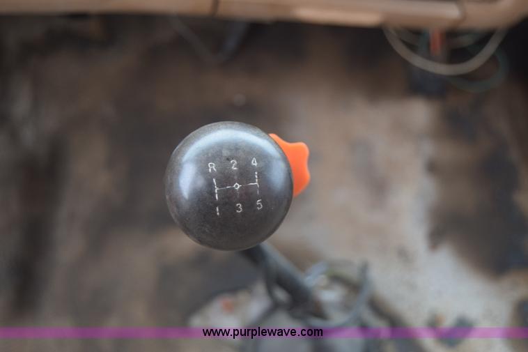 image for item J8188 1985 Ford F700 fuel truck