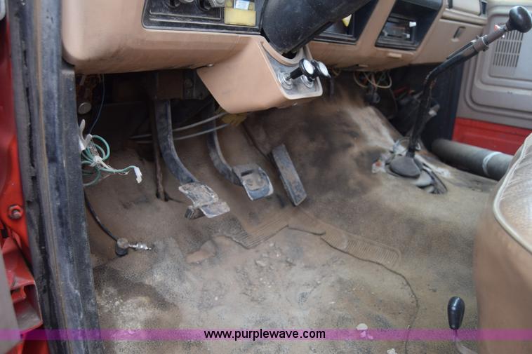 image for item J8188 1985 Ford F700 fuel truck