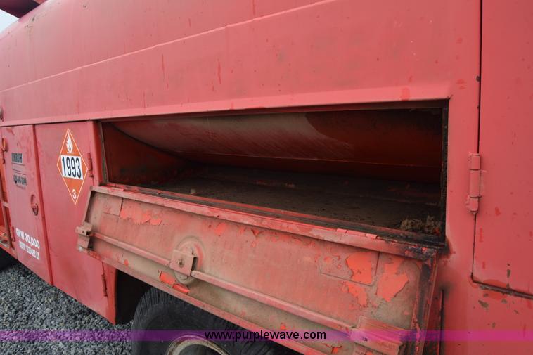 image for item J8188 1985 Ford F700 fuel truck