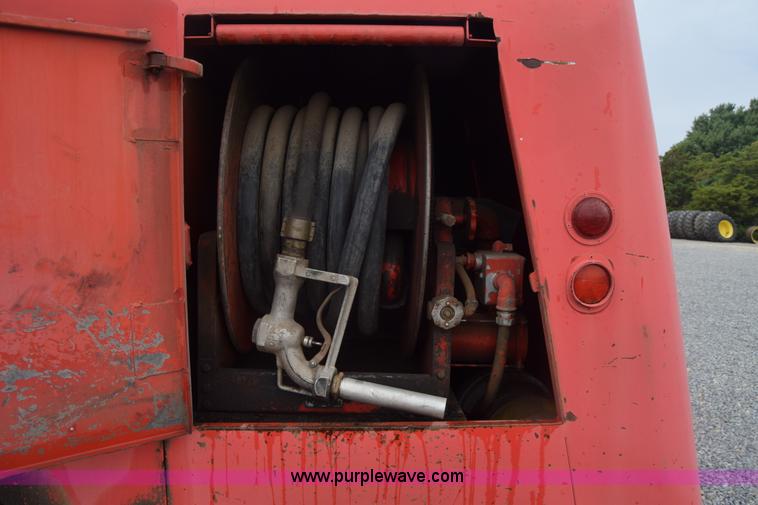 image for item J8188 1985 Ford F700 fuel truck