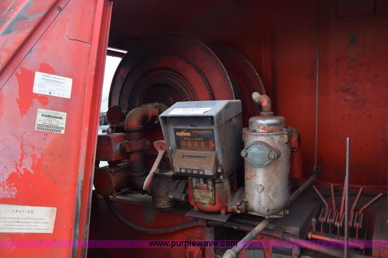 image for item J8188 1985 Ford F700 fuel truck