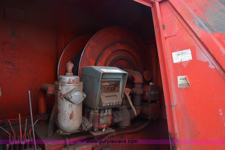 image for item J8188 1985 Ford F700 fuel truck