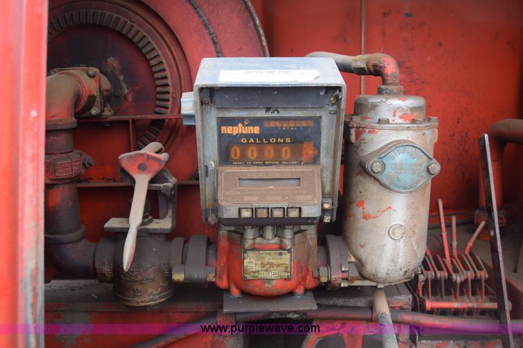 image for item J8188 1985 Ford F700 fuel truck