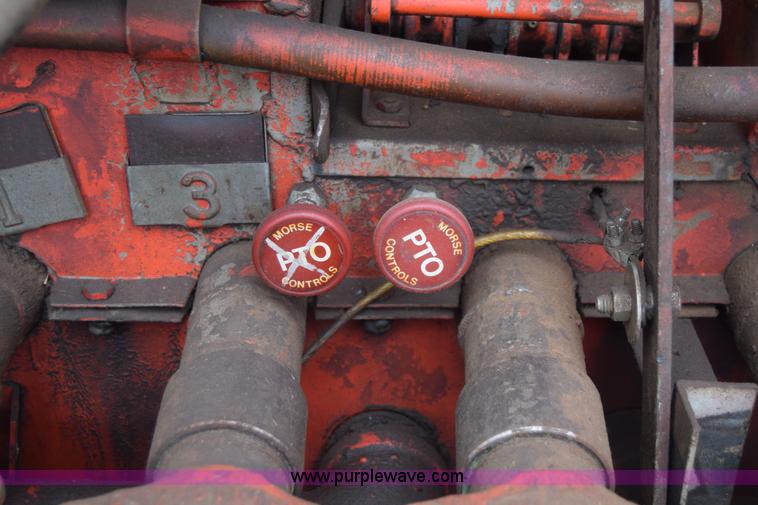 image for item J8188 1985 Ford F700 fuel truck