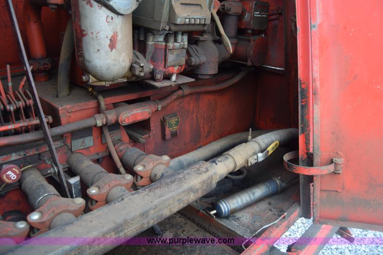 image for item J8188 1985 Ford F700 fuel truck