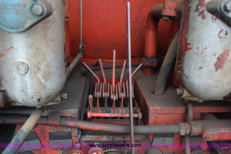 image for item J8188 1985 Ford F700 fuel truck