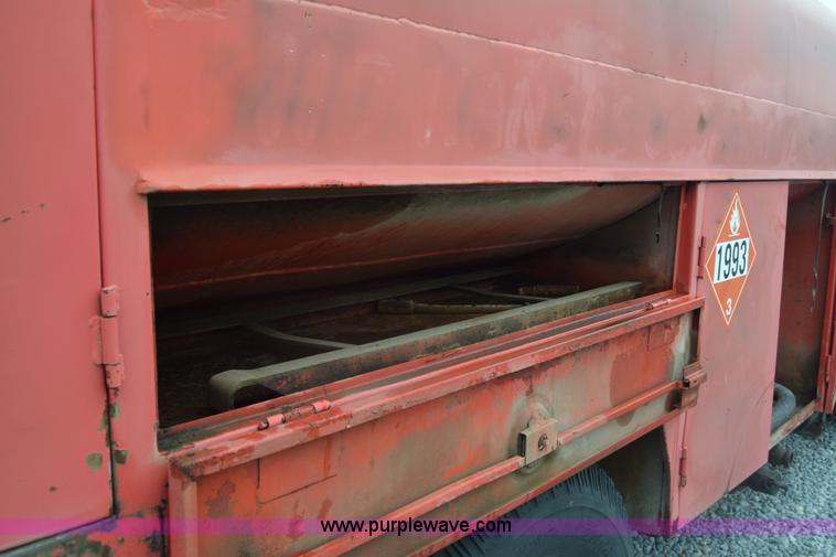 image for item J8188 1985 Ford F700 fuel truck