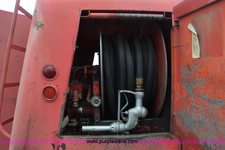 image for item J8188 1985 Ford F700 fuel truck