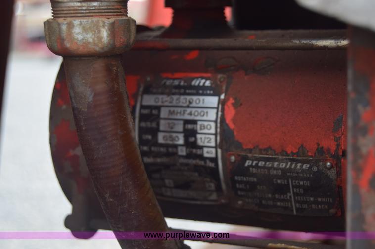 image for item J8188 1985 Ford F700 fuel truck