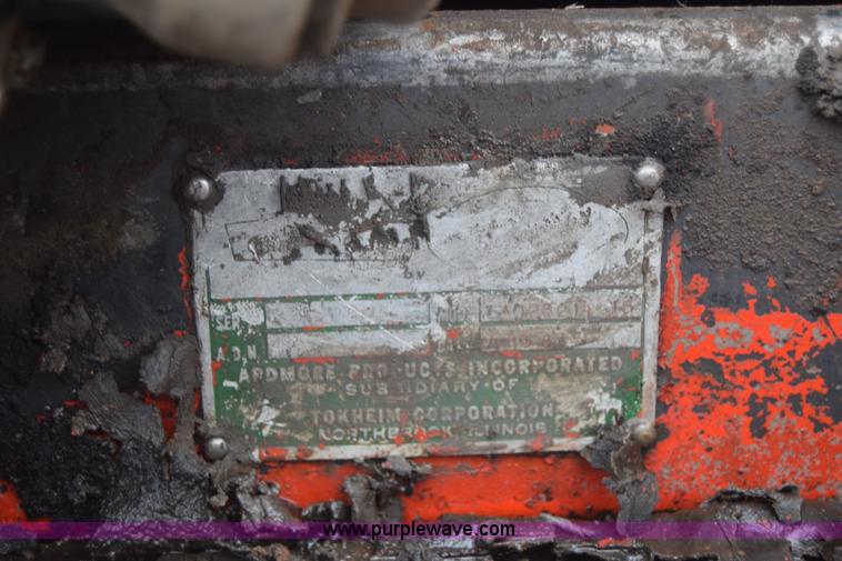 image for item J8188 1985 Ford F700 fuel truck