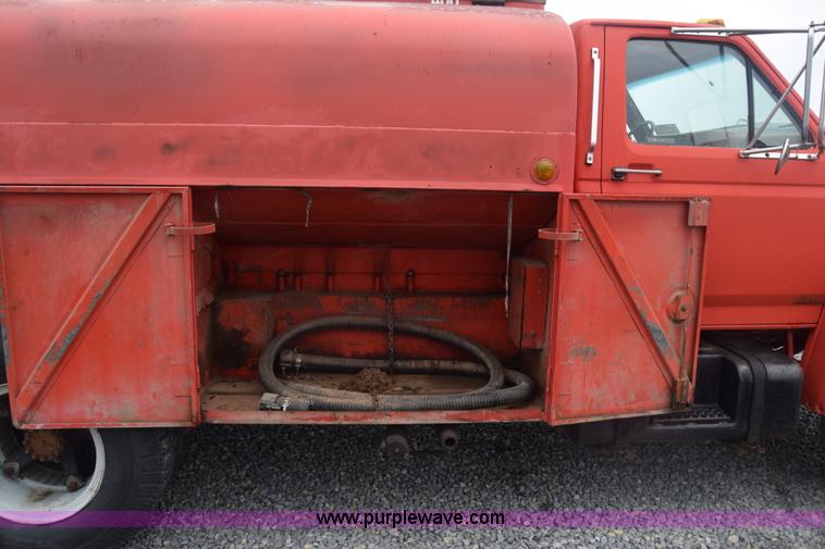 image for item J8188 1985 Ford F700 fuel truck