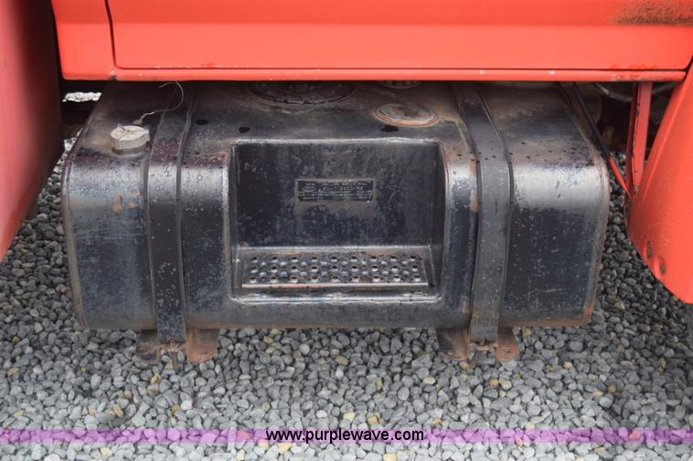 image for item J8188 1985 Ford F700 fuel truck