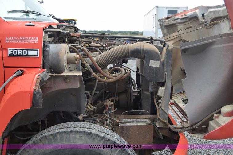 image for item J8188 1985 Ford F700 fuel truck