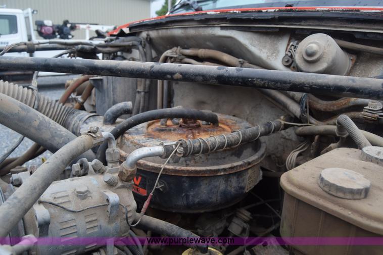 image for item J8188 1985 Ford F700 fuel truck