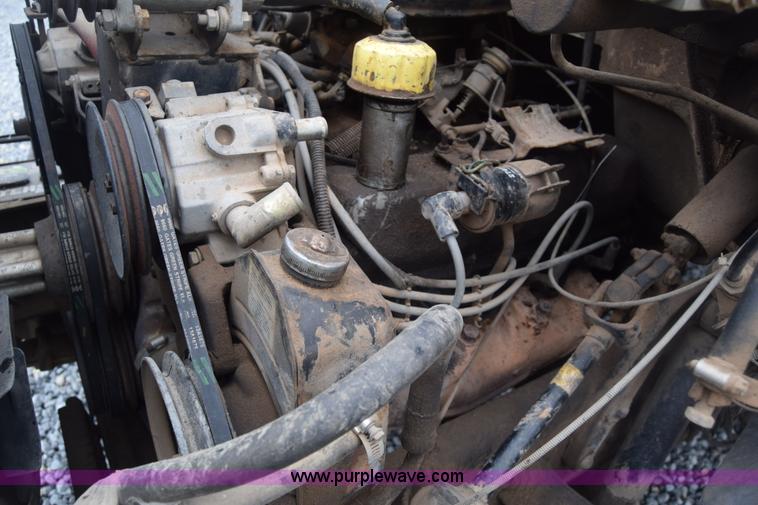 image for item J8188 1985 Ford F700 fuel truck