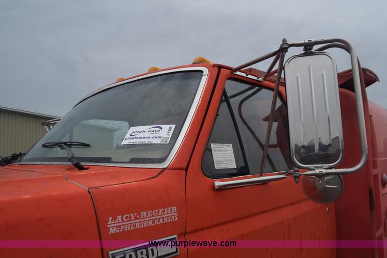 image for item J8188 1985 Ford F700 fuel truck