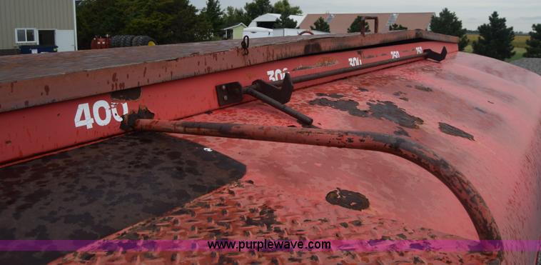 image for item J8188 1985 Ford F700 fuel truck