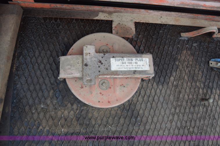 image for item J8188 1985 Ford F700 fuel truck