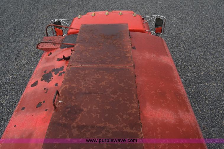 image for item J8188 1985 Ford F700 fuel truck