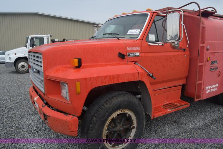 image for item J8188 1985 Ford F700 fuel truck