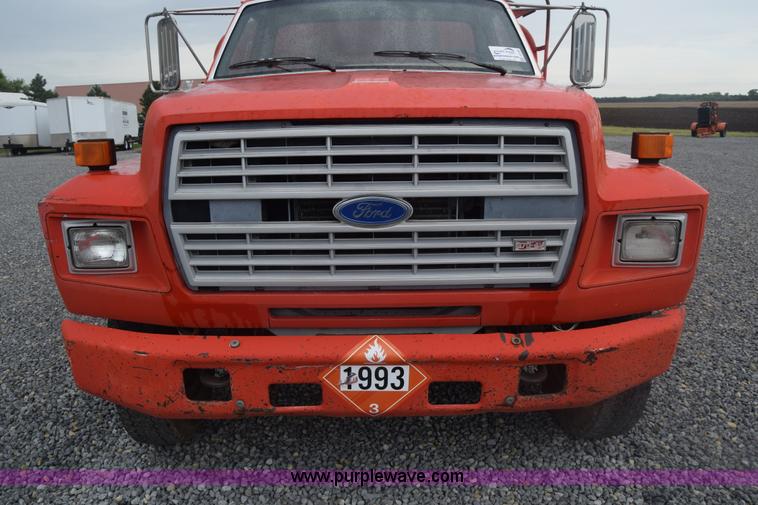 image for item J8188 1985 Ford F700 fuel truck