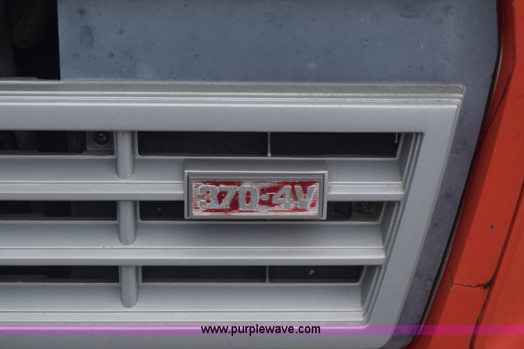 image for item J8188 1985 Ford F700 fuel truck