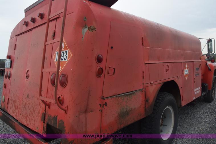 image for item J8188 1985 Ford F700 fuel truck