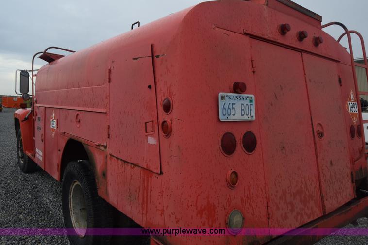 image for item J8188 1985 Ford F700 fuel truck