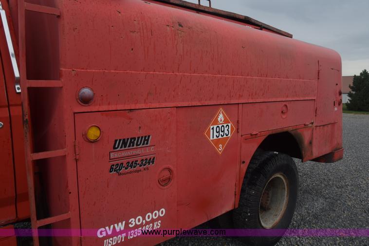 image for item J8188 1985 Ford F700 fuel truck