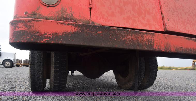 image for item J8188 1985 Ford F700 fuel truck