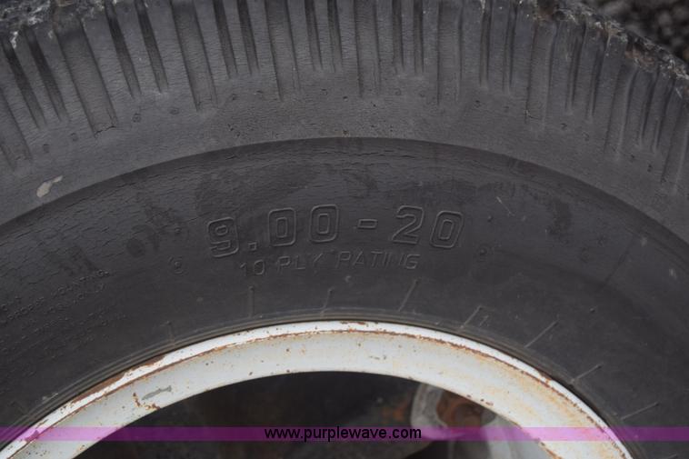 image for item J8188 1985 Ford F700 fuel truck
