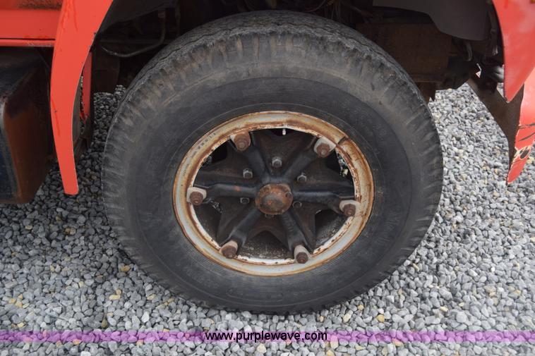 image for item J8188 1985 Ford F700 fuel truck