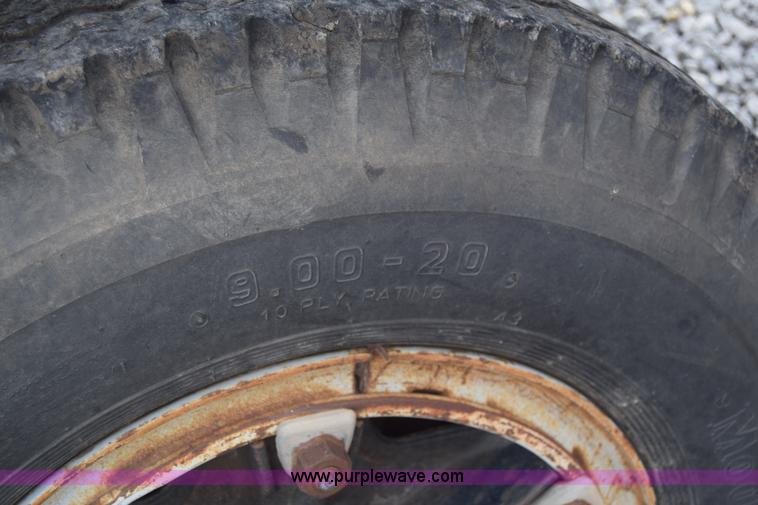 image for item J8188 1985 Ford F700 fuel truck