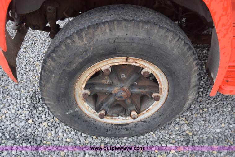 image for item J8188 1985 Ford F700 fuel truck