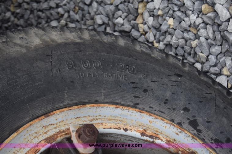 image for item J8188 1985 Ford F700 fuel truck