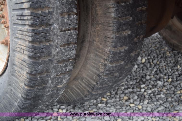 image for item J8188 1985 Ford F700 fuel truck