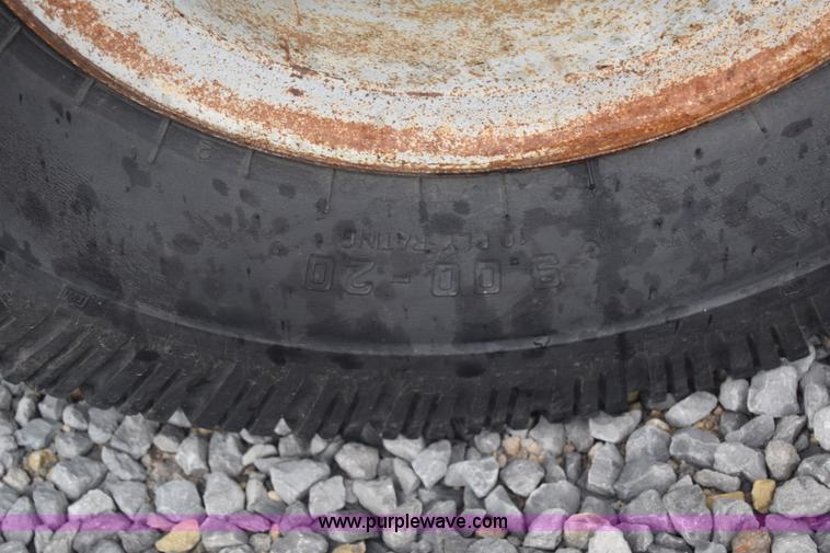 image for item J8188 1985 Ford F700 fuel truck